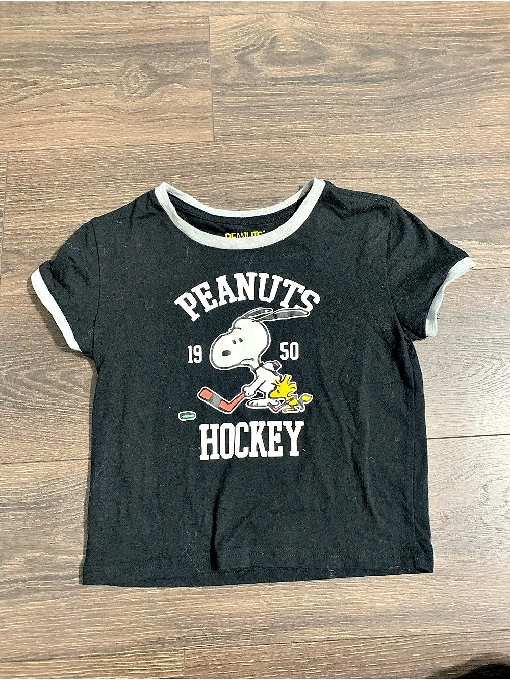 Peanuts Hockey Graphic Tee Size XS Like New